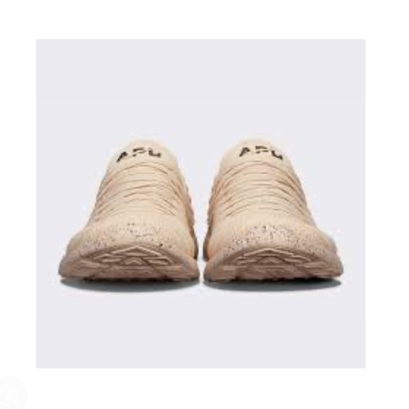 APL Techloom Wave Sneakers in Warm Silk/Black/Speckle. - Picture 3 of 13